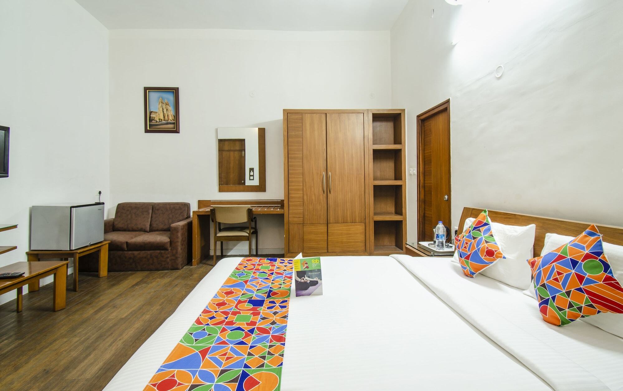 Kumar'S The White House Hotel Мисор Екстериор снимка